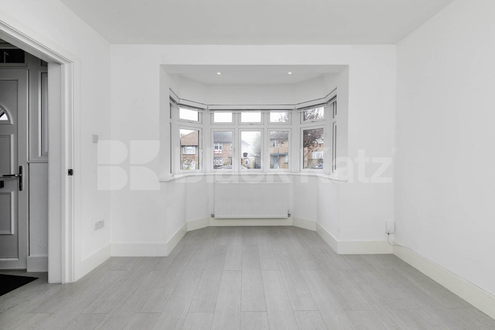 Stunning 5-Bedroom Family Home to Let in Southgate Osidge Lane, Southgate 